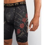 Venum-05335-603 Santa Muerte 5.0 Men’s Vale Tudo Short M/L Deep Black Gold