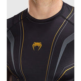 Venum-06296-126 Streamline Short Sleeve Rashguard Size M-XL Black Gold